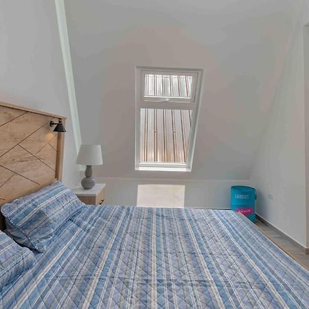 Cozy Beach Villa At The Shores 5 Minutes From The Beach West End Bagian luar foto