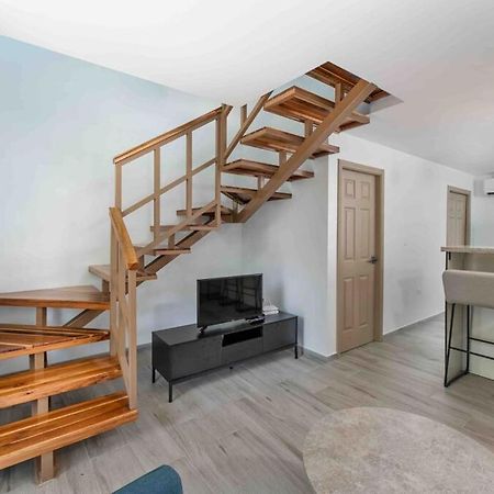 Cozy Beach Villa At The Shores 5 Minutes From The Beach West End Bagian luar foto