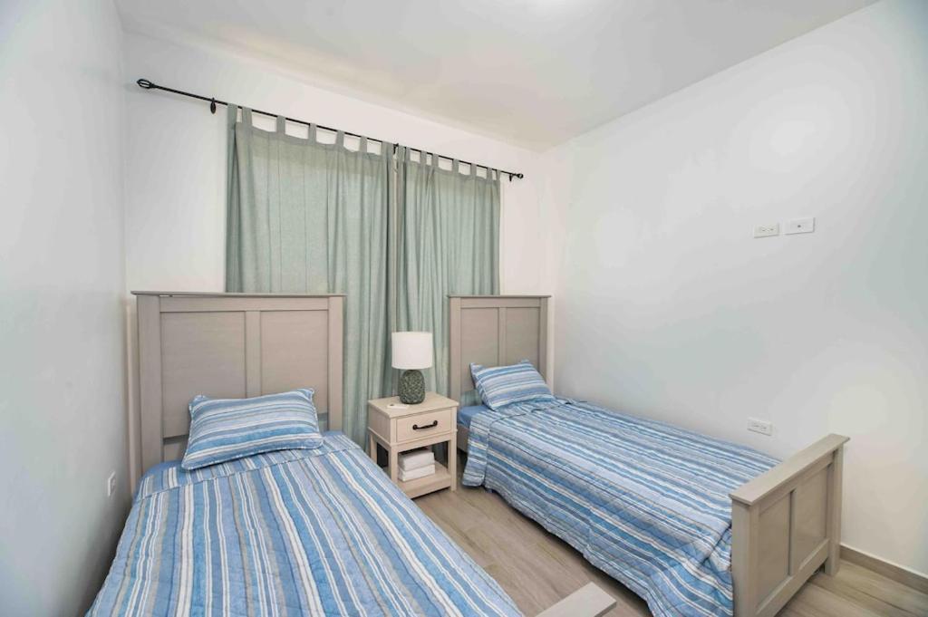 Cozy Beach Villa At The Shores 5 Minutes From The Beach West End Bagian luar foto