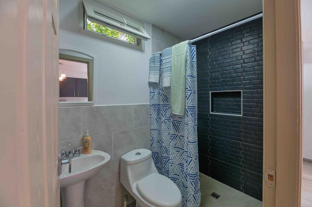 Cozy Beach Villa At The Shores 5 Minutes From The Beach West End Bagian luar foto