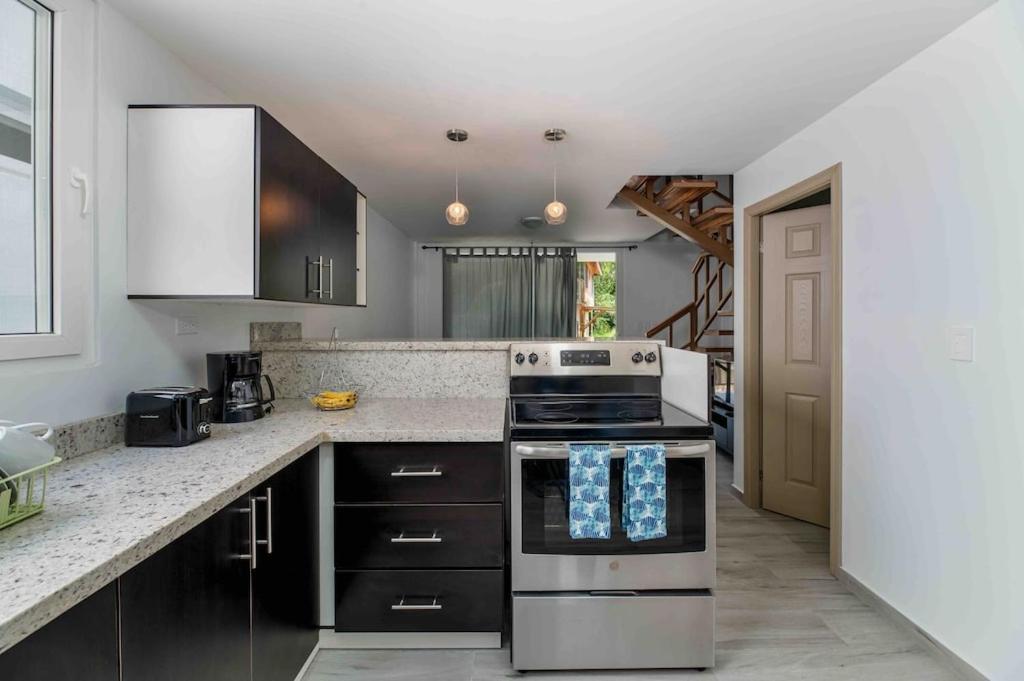 Cozy Beach Villa At The Shores 5 Minutes From The Beach West End Bagian luar foto
