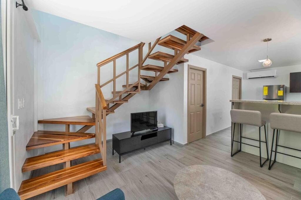 Cozy Beach Villa At The Shores 5 Minutes From The Beach West End Bagian luar foto