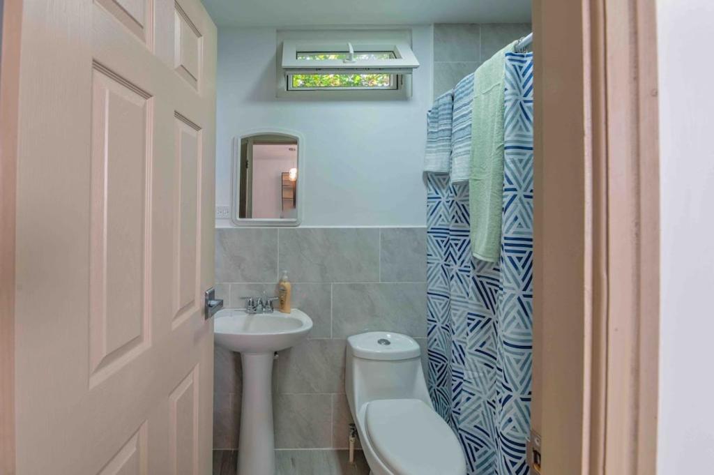 Cozy Beach Villa At The Shores 5 Minutes From The Beach West End Bagian luar foto