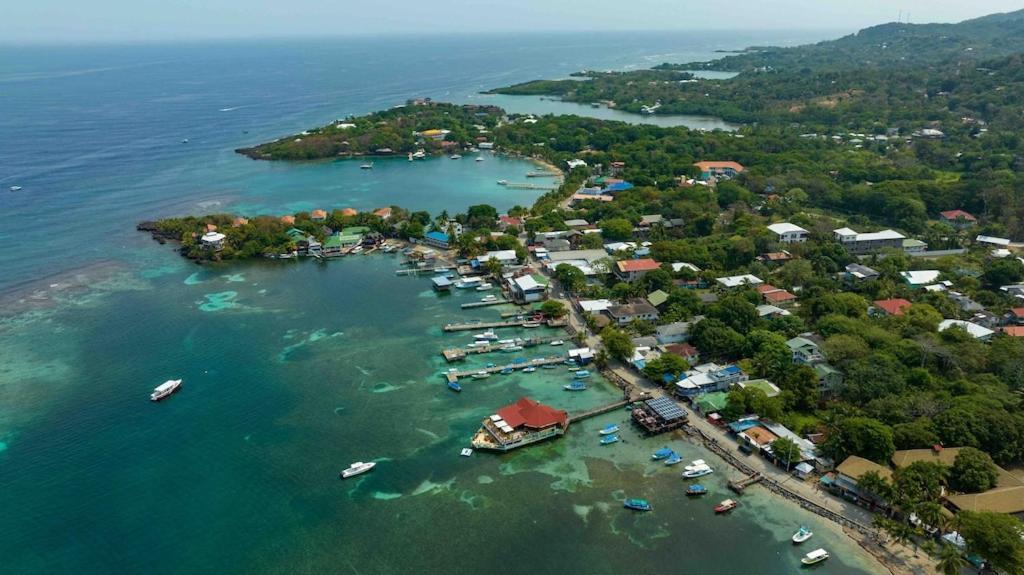 Cozy Beach Villa At The Shores 5 Minutes From The Beach West End Bagian luar foto
