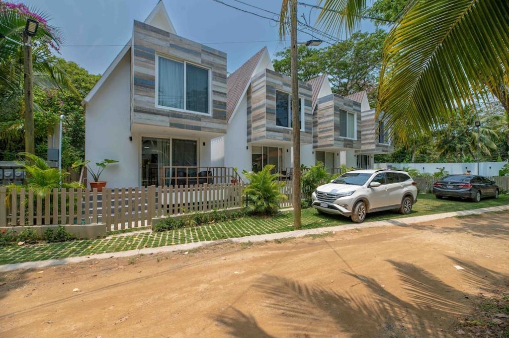 Cozy Beach Villa At The Shores 5 Minutes From The Beach West End Bagian luar foto